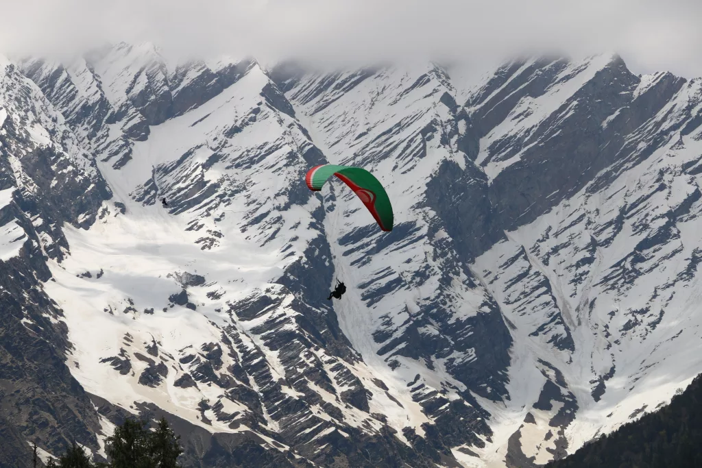 Solang Valley paragliding 