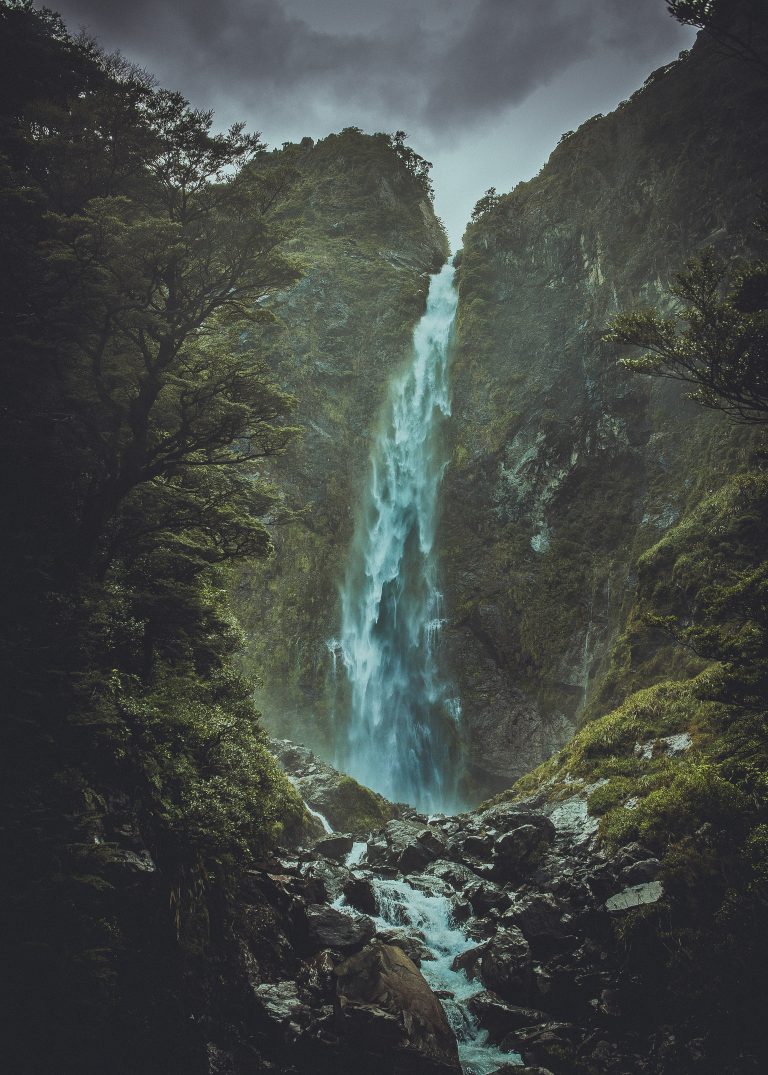 Devils Punchbowl Waterfall 