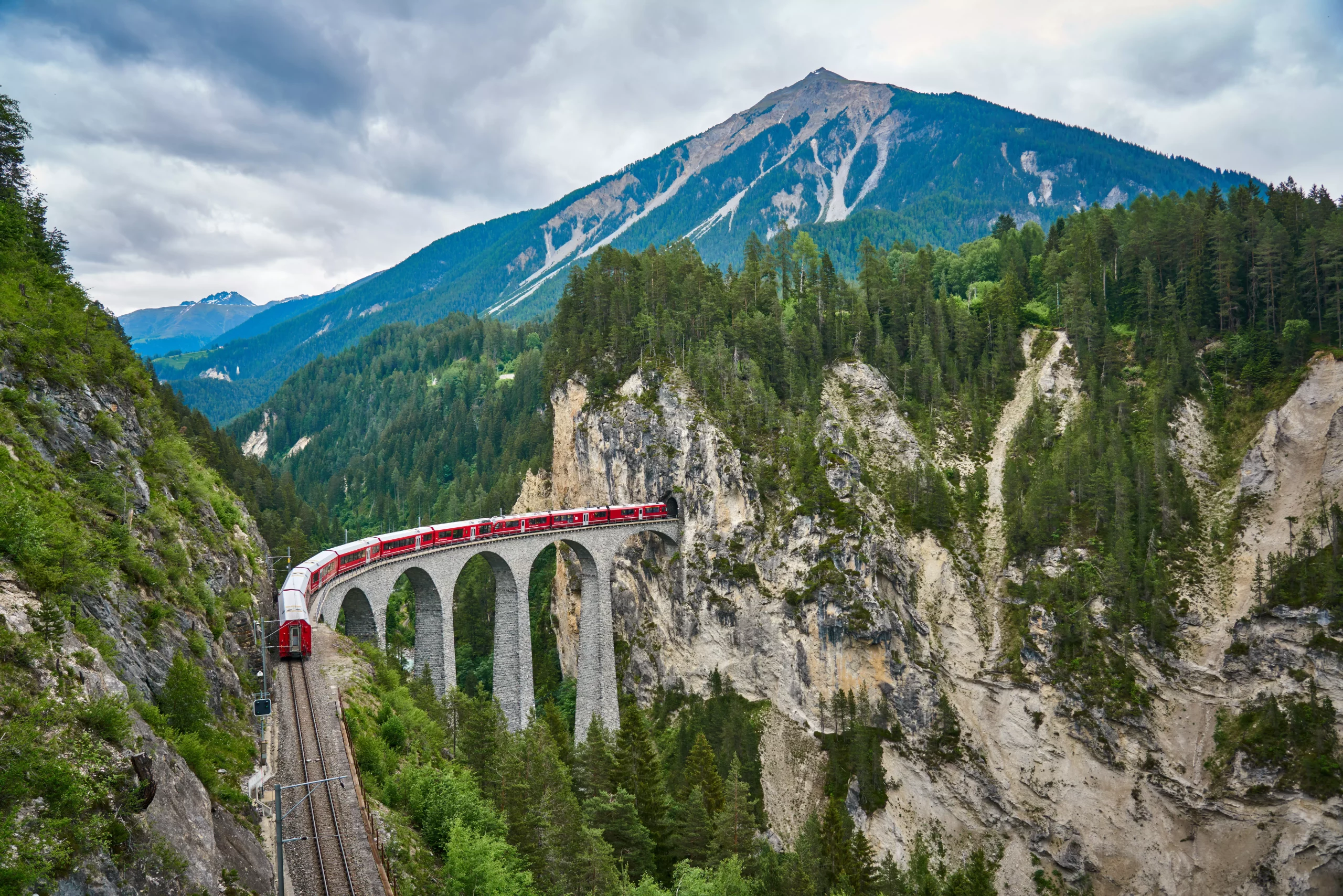  Glacier Express uses this railroad